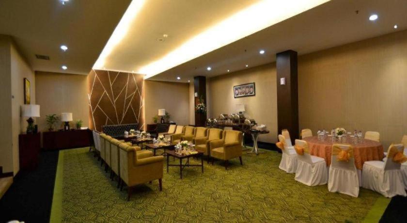 Ipb Convention Hotel Botani Square Bogor Ngoại thất bức ảnh